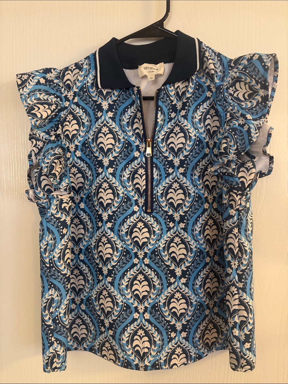 Umgee - collared ruffle sleeve patterned top. Blue, navy and white. Sz xs